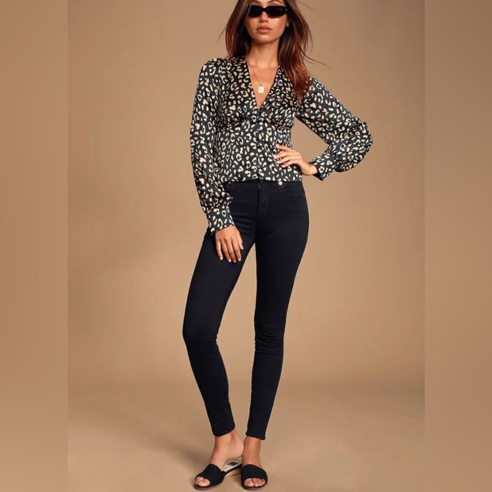 Lulus Cambera Black Leopard Print Satin Button-Up Crop Top, size medium - Picture 3 of 14